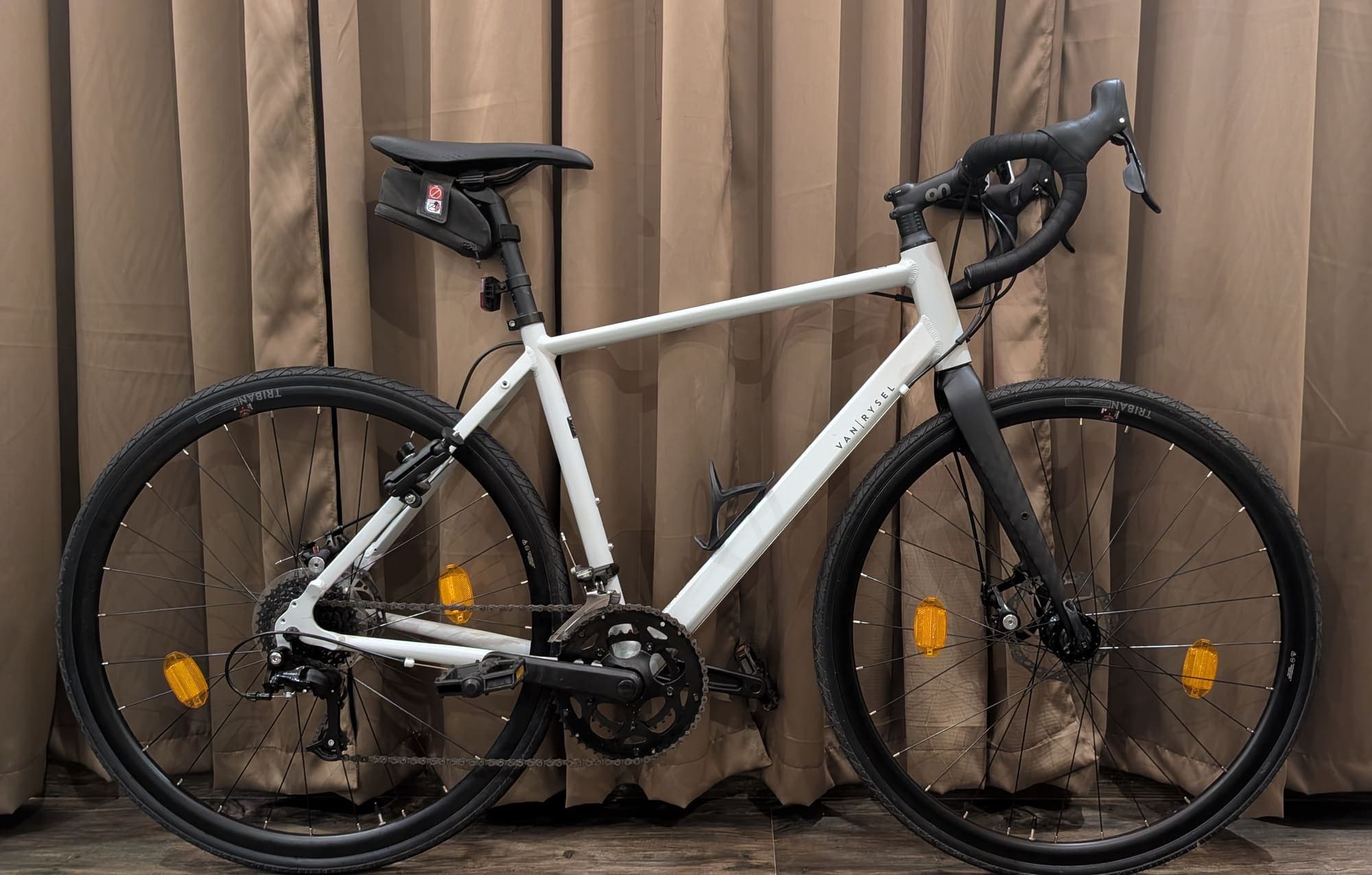 Van Rysel RC 120 – Van Rysel road cycle in daylight Kerala riding conditions image